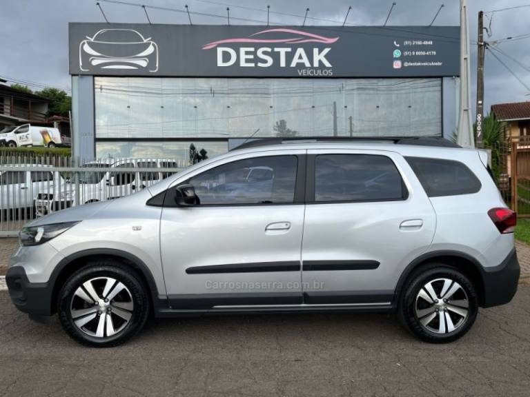 CHEVROLET - SPIN - 2022/2023 - Prata - R$ 107.900,00