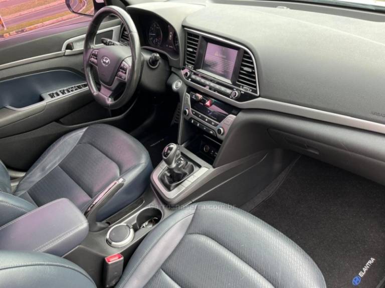 HYUNDAI - ELANTRA - 2016/2017 - Branca - Sob Consulta