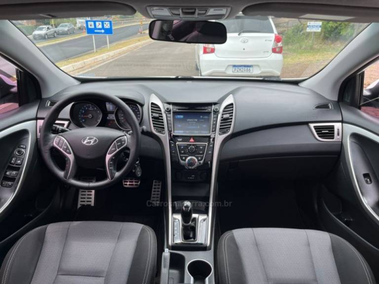 HYUNDAI - I30 - 2015/2016 - Branca - Sob Consulta