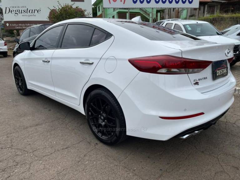 HYUNDAI - ELANTRA - 2016/2017 - Branca - Sob Consulta