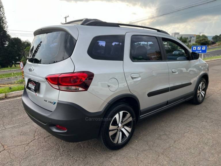 CHEVROLET - SPIN - 2022/2023 - Prata - R$ 107.900,00