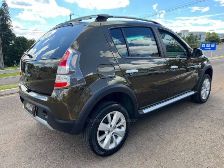 RENAULT - SANDERO - 2012/2013 - Verde - Sob Consulta