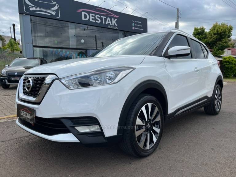 NISSAN - KICKS - 2017/2018 - Branca - Sob Consulta
