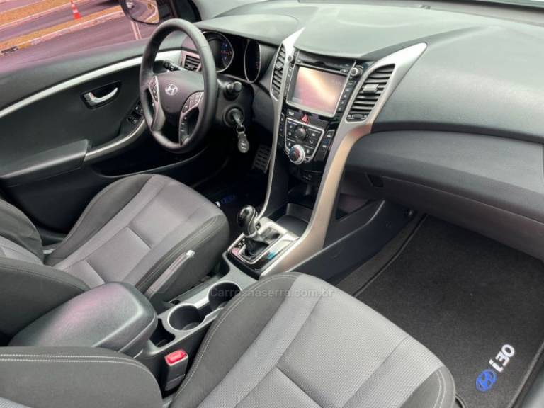HYUNDAI - I30 - 2015/2016 - Branca - Sob Consulta